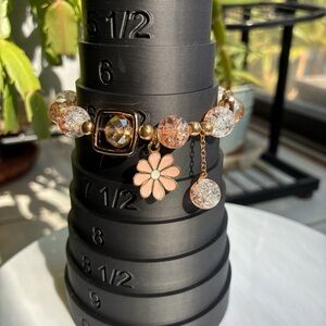 Pink Daisy Beaded Charm Spring Bracelet with Gold Accents